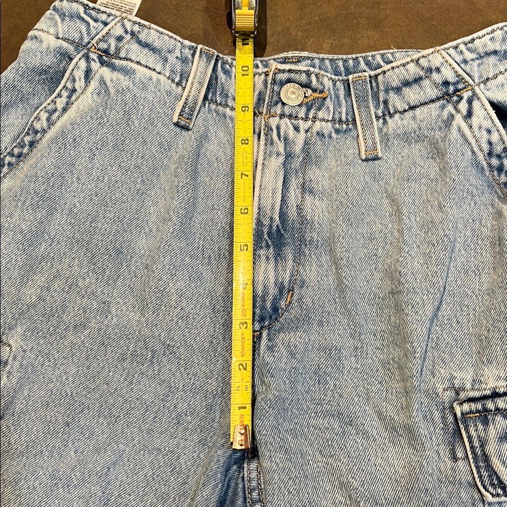 Levi's Denim Cargo Jean Shorts - Picture 11 of 11